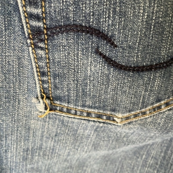 LEVI’S SIGNATURE Women’s 12 Short Low Rise Boot Cut  Jeans Y2K Classic Denim - Picture 6 of 11